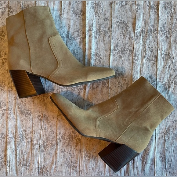 NEW w/o box Blondo Taupe Waterproof Suede Sadie Ankle Boots Women's Size 11 B - Picture 6 of 11